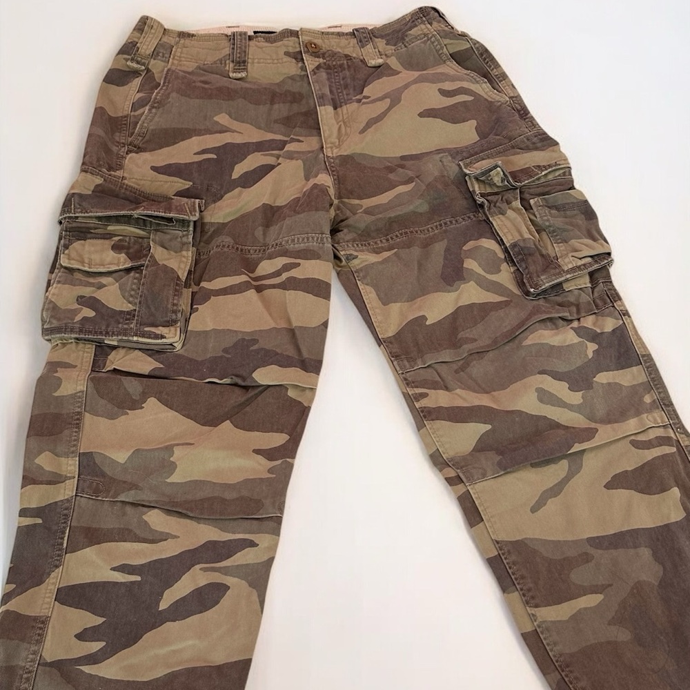 Men’s Abercrombie & Fitch Camo cargo pants 
Size 30w 32L